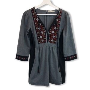 Wayward Fancies Eshakti Gray Floral Embroidery Boho Tunic Top Size 8